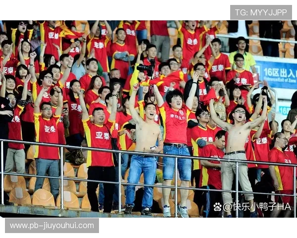 用足球的热血与坚持陪你一起度过心中最难熬的每段低谷瞬间时光里 用足球的热血与坚持陪你一起度过心中最难熬的每段低谷瞬间时光里